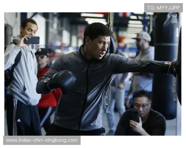 中国拳王闪击 8 秒 KO 对手 中国拳王闪击 8 秒 KO 对手