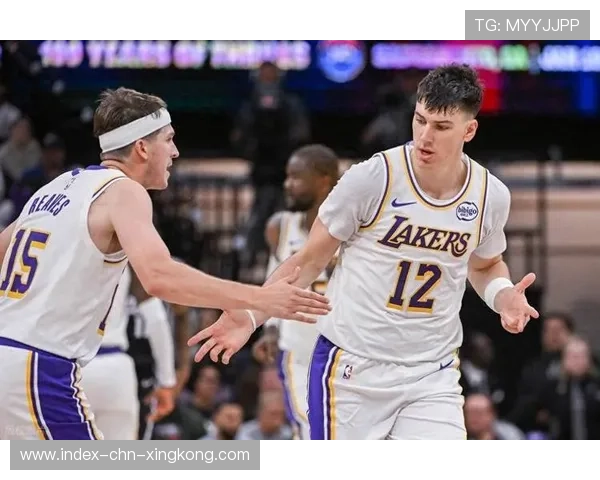 体育明星与粉丝打篮球！被帽成表情包