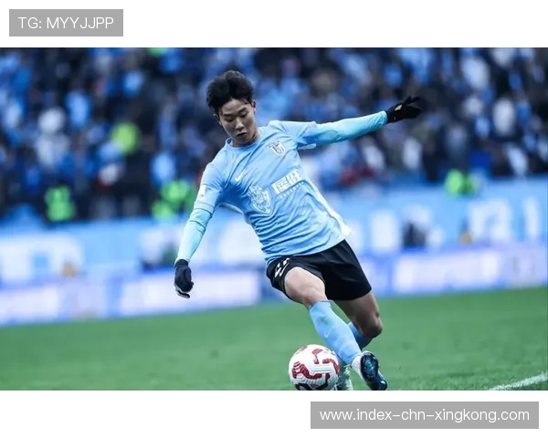 大连英博精准直塞创造绝佳机会，全场沸腾